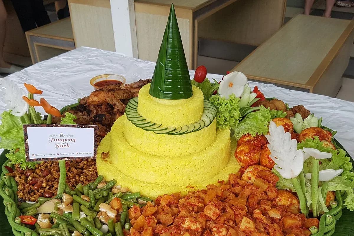祝いの料理トゥンペン